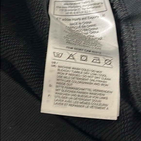 Adidas Manchester United sweatshirt with embroidered details size medium - Picture 9 of 15